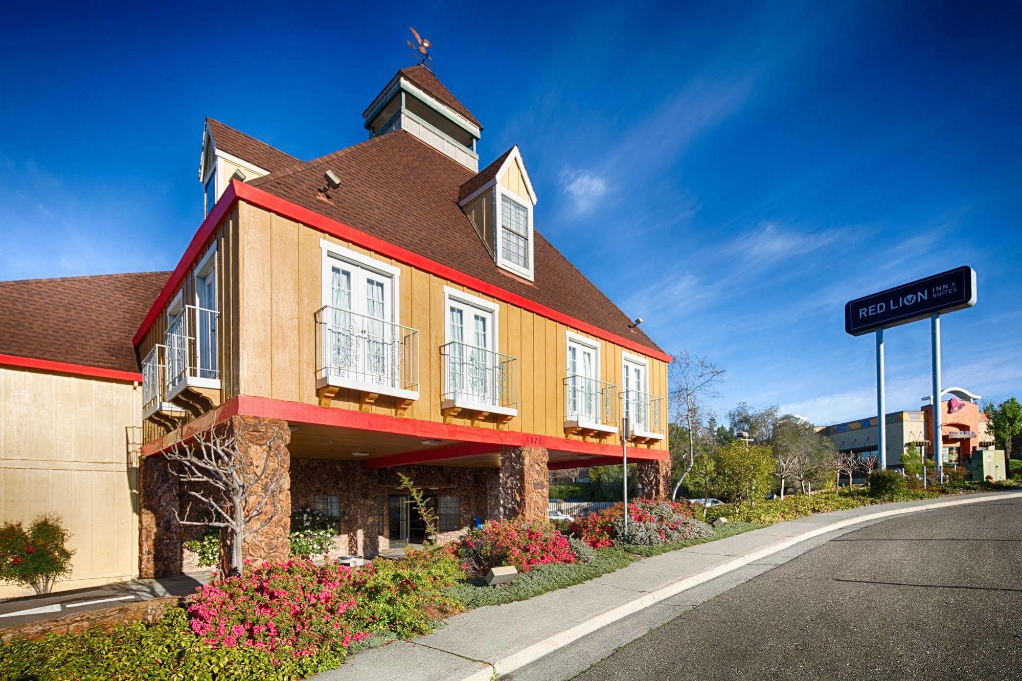 Red Lion Inn & Suites Auburn Eksteriør bilde